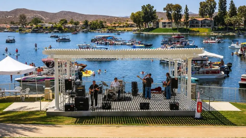 Lakeside stage, beach and moored boats at Holiday Harbor in Canyon Lake, California