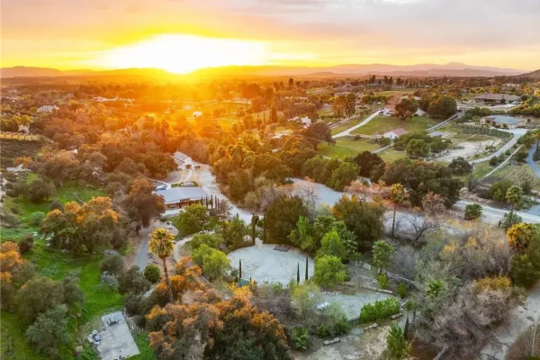 Temecula Wine Country home with large lot and sunset views